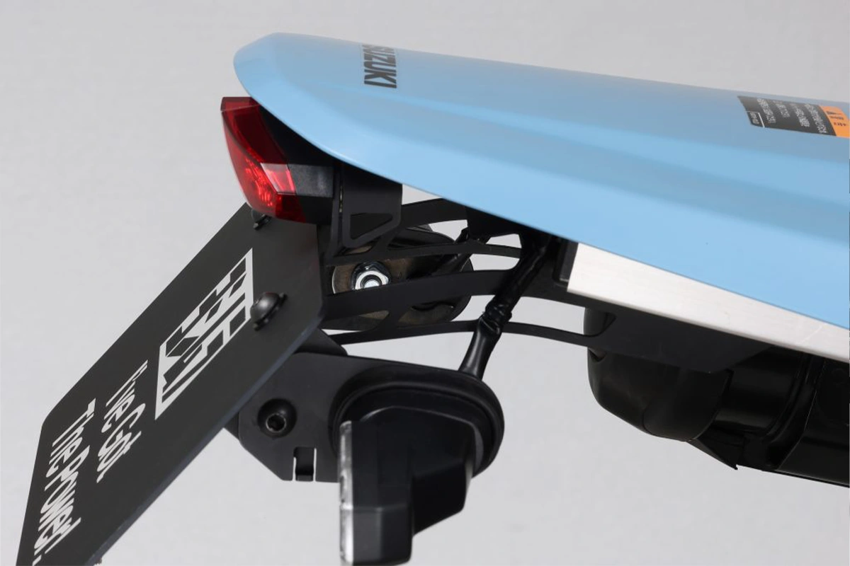 三連開孔不鏽鋼支架與內擋泥板細節