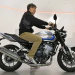 【独家】2026 HONDA CB400SF 大阪车展跨坐：日本专属白首发、座高解析，开发者证实 TBW 模拟 VTEC 加速感