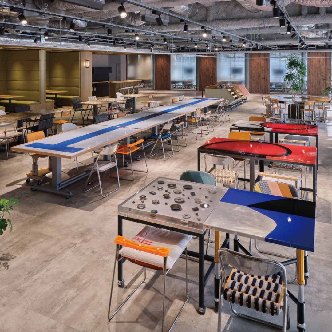 Yamaha × 船场“零件重生计画”：SR400 职人旭日渐层涂装与 YZF-R25 前叉化身精品家具，直击横滨 Regenerative Lab 现场