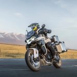 CFMoto為其800MT歷奇系列新增ES車型，配備半主動式KYB懸掛