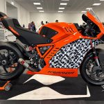 將KTM 1290和1390 Super Duke R改裝成僅限賽道使用的超級電單車