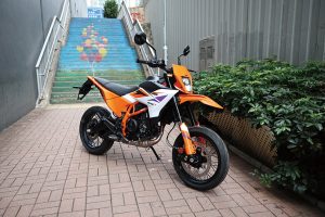 2026 KTM 390 SMC R 入门级终极玩乐之选