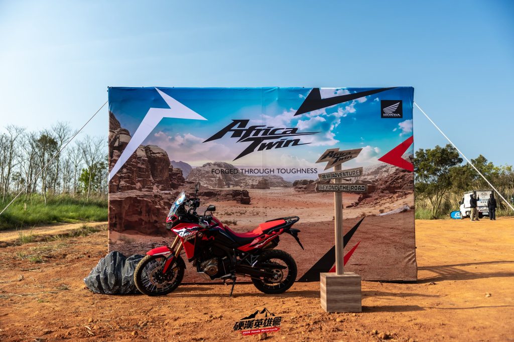 2026-年式-Honda-Africa-Twin-ES-旗艦冒險重機