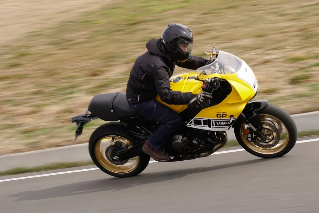 透過 YRC 模式切換，油門反應與扭力特性會隨之變化。騎士可依狀況選擇最適合的模式，享受各種場景下的騎乘樂趣。