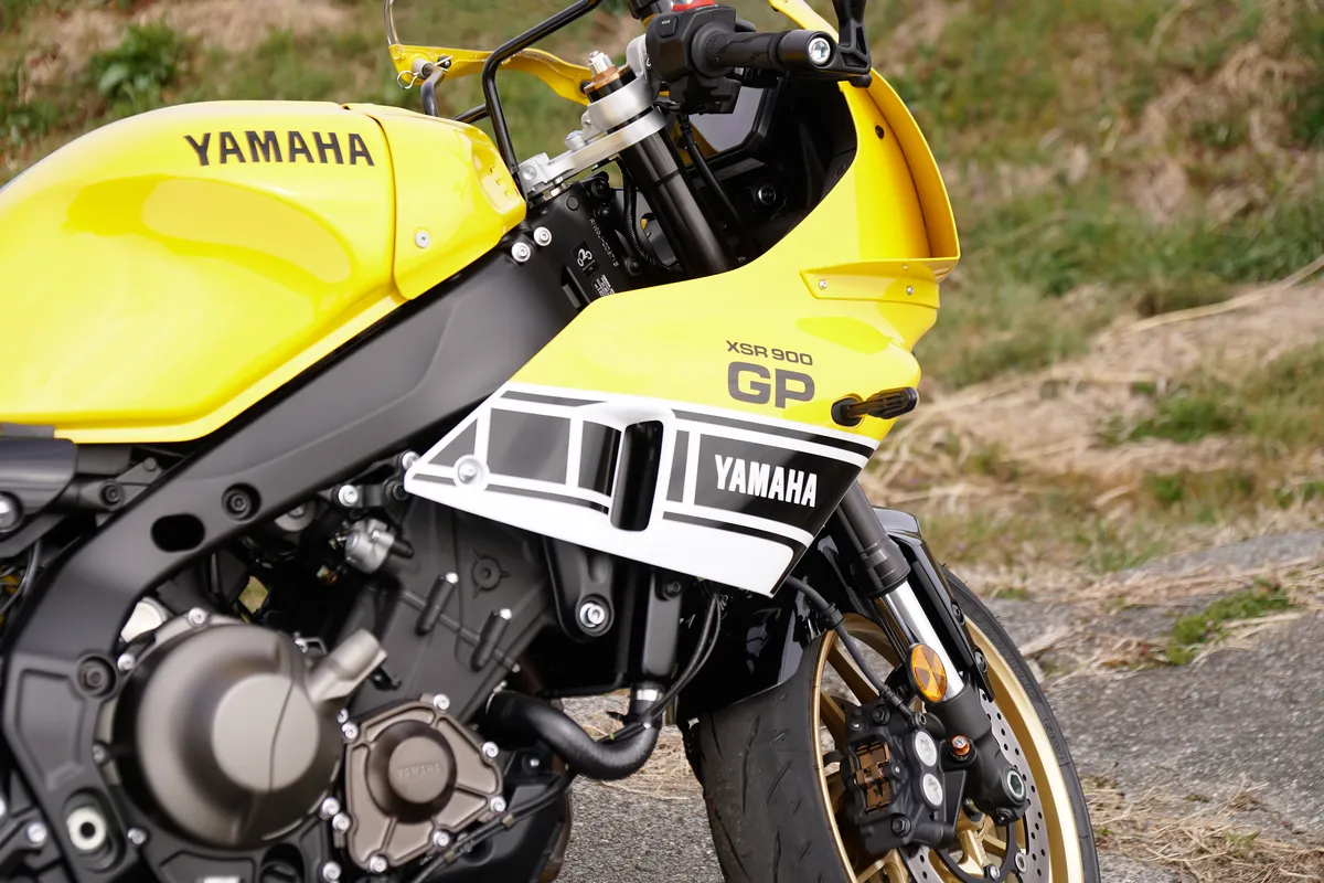 XSR900-GP專屬KYB全可調倒立式前叉與金色輪圈