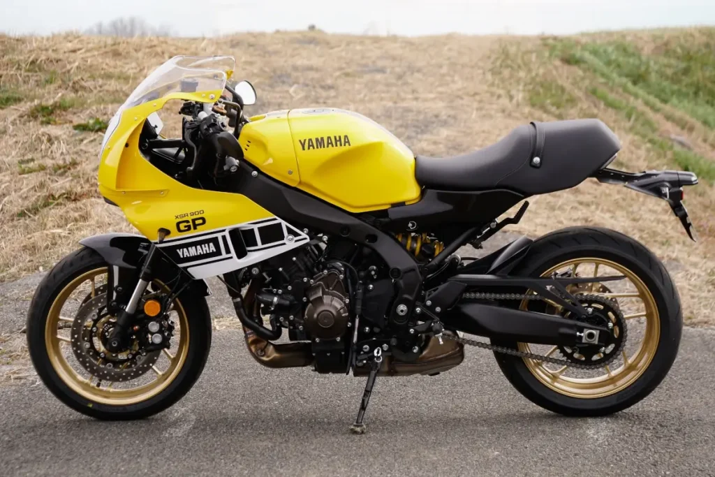 XSR900-GP-黃色版專屬黑化主車架與後搖臂細節