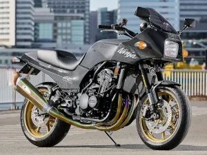 【獨家首發】Z900RS 完美變身 GPZ900R 忍者！2026 Doremi Collection 全新碳纖維外觀套件：售價與規格總整理