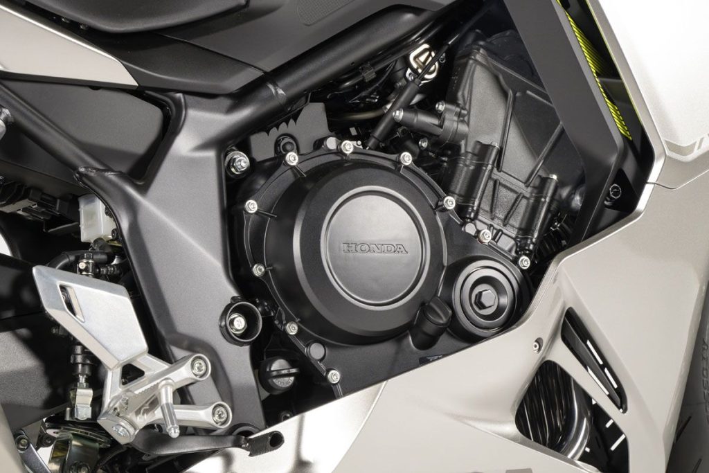 新開發的並列四缸引擎與CB400SF概念車上使用的引擎相同。這款引擎的設計充分考慮了電子離合器的應用