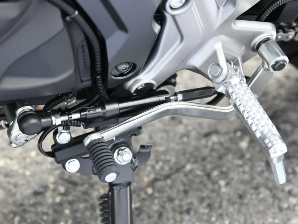 导入升级感满点的快排系统，2000rpm 以上可升档，1700rpm 以上可降档，免拉离合器。