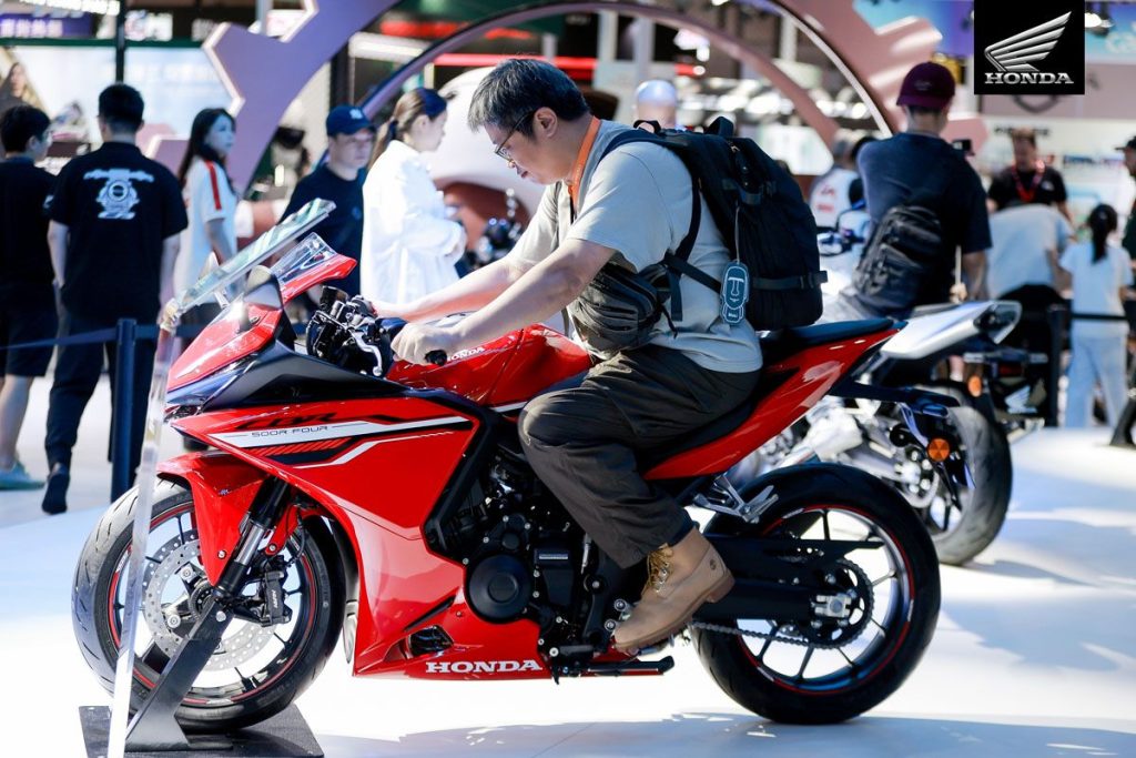 CBR500R FOUR 騎乘姿勢實測-上半身微前傾角度參考2