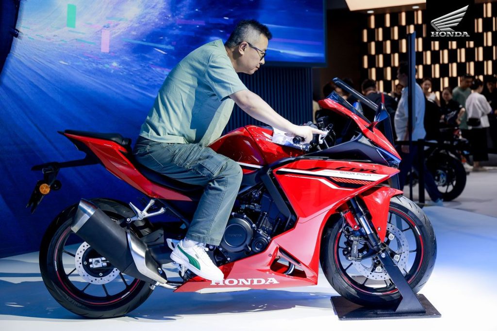 CBR500R FOUR 騎乘姿勢實測-上半身微前傾角度參考