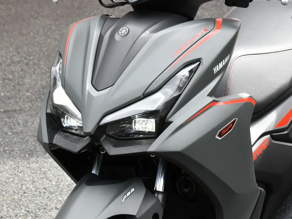 雙 LED Projector 頭燈為 AEROX 155 帶來相當鮮明的前臉辨識度。