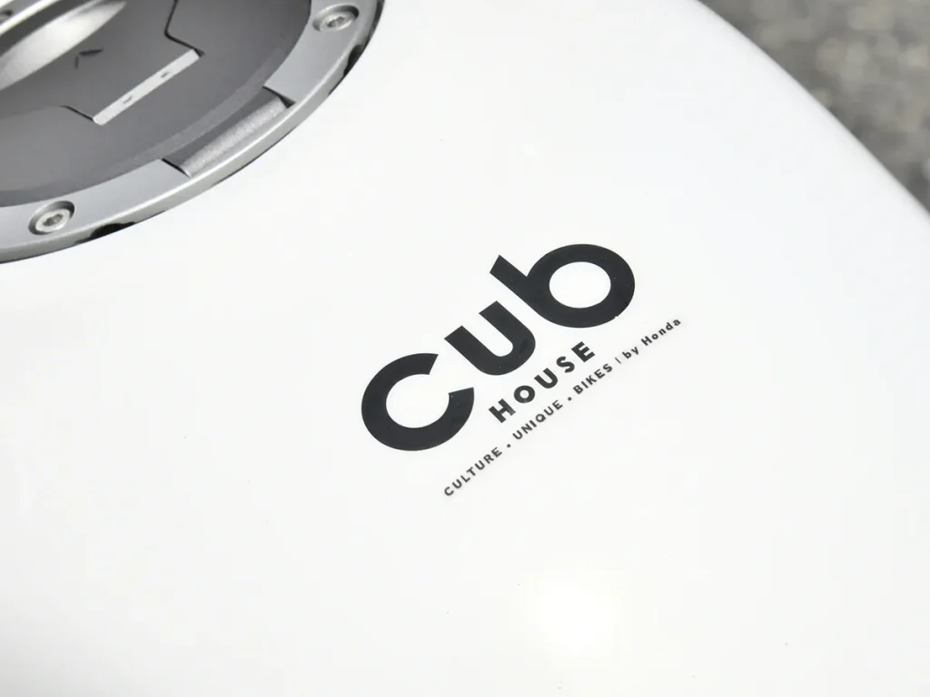 「Cub HOUSE」是一家專注於白牌輕檔車(原付二種 MT 車款)的專門店,在這裡可以打造出結合非 Honda 原廠改裝套件的專屬愛車。