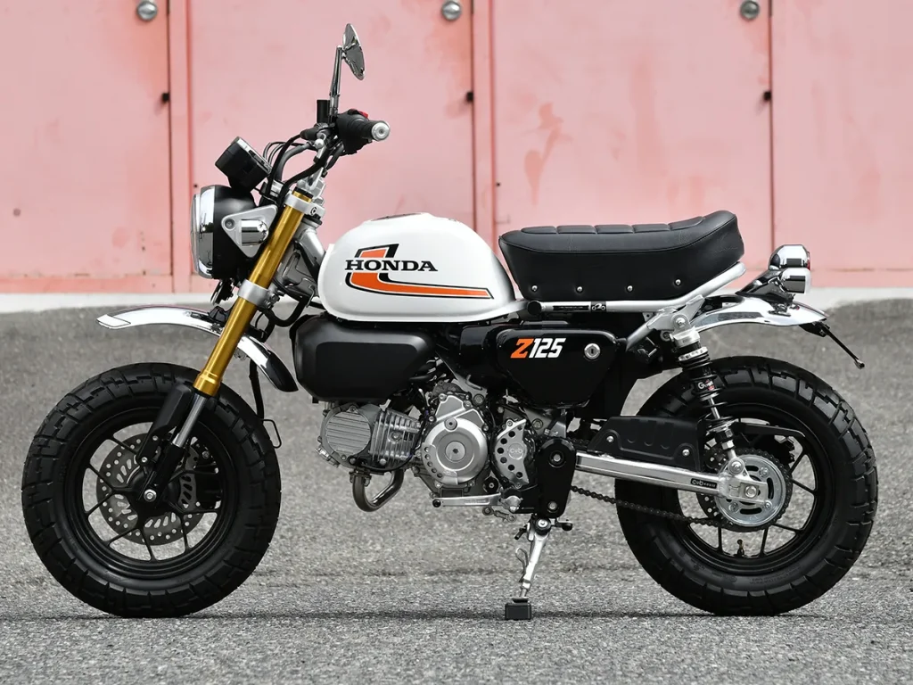 換上 J 型經典配色的油箱,改裝出既具備運動感又充滿古典韻味的視覺印象