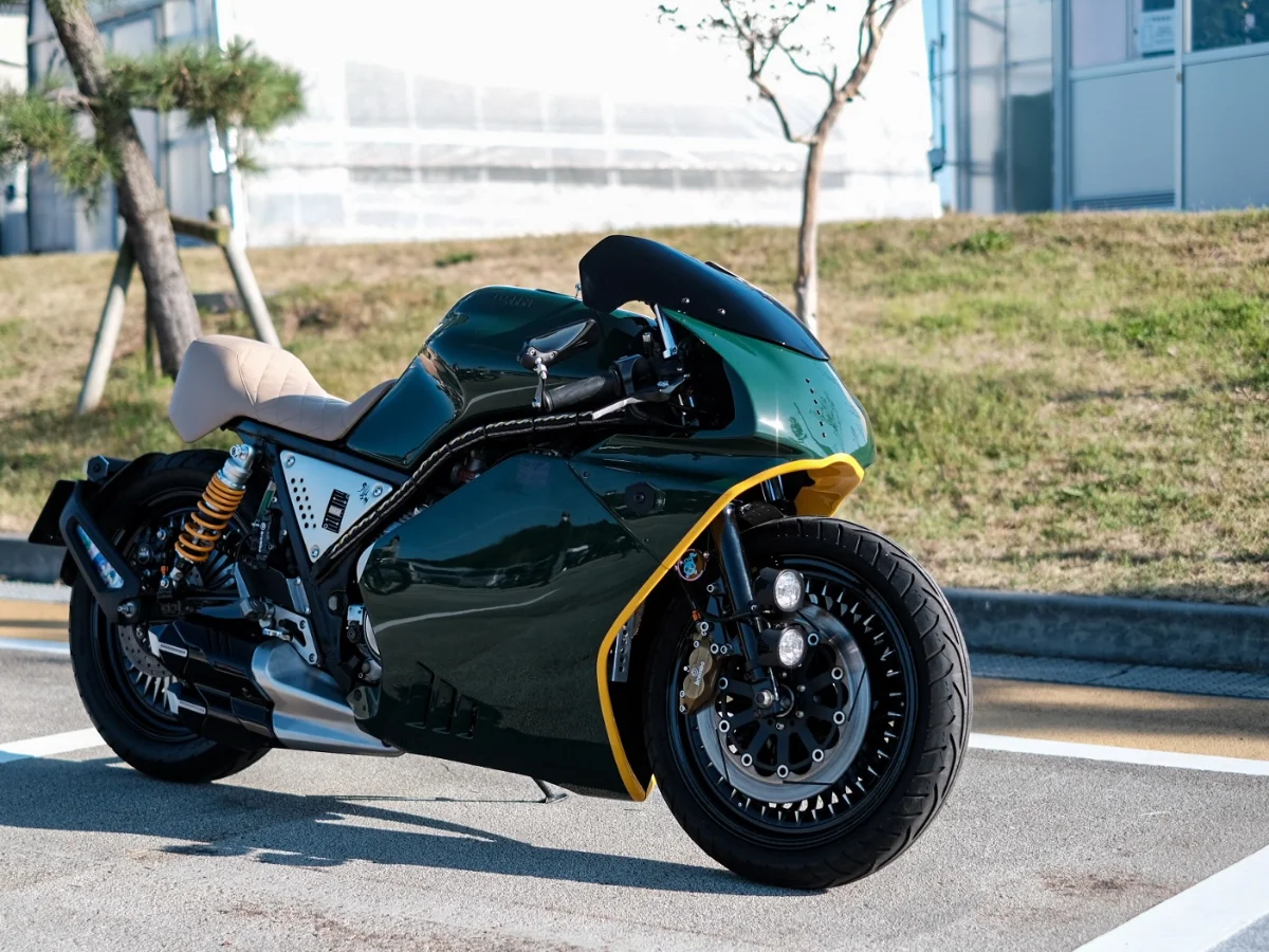 【改裝專訪】YAMAHA SRX600「Evil Rabbit」：NSR250R整流罩打造的賽博龐克 Neo Cafe 動漫痛單車