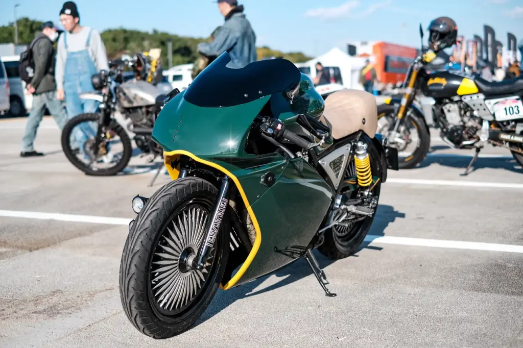 自由混搭自己喜愛的次文化,打造出專屬於自己的樣貌。 這台 SRX600「Evil Rabbit」,是一台能將改裝機車的純粹樂趣,直截了當地傳達給大眾的傑作。