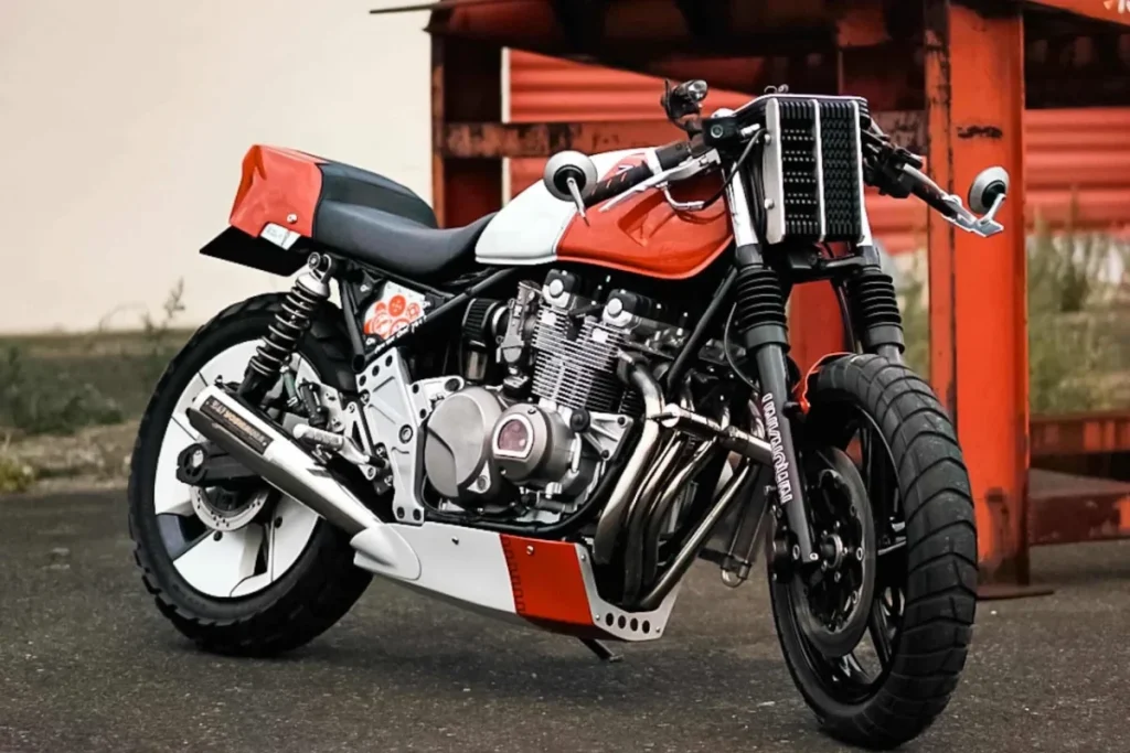 這台散發著異彩的 KAWASAKI Zephyr 400 也是 UZK 先生的愛車!(下次一定要採訪這台)