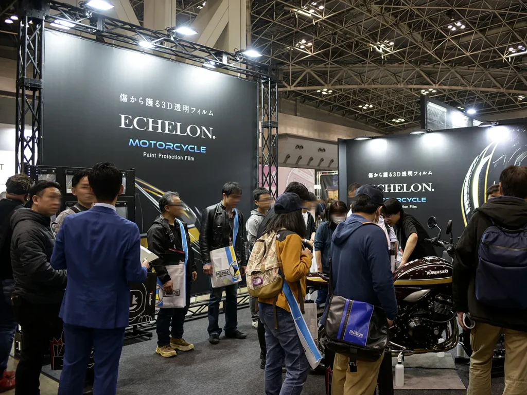 ECHELON 預計將參加 3 月舉辦的大阪與東京摩托車展,並於現場進行施工示範。百聞不如一見,若近期有計畫前往日本看展的台灣或香港車友們,不妨親臨現場,實際感受其驚人的透明度與優異的施工便利性。