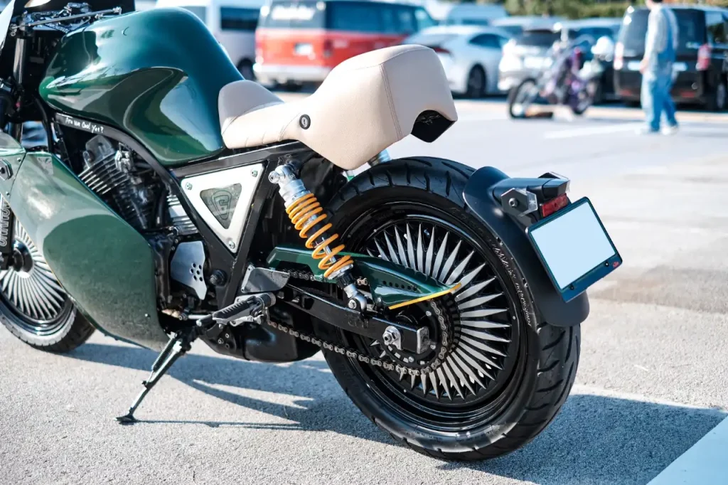 後土除選擇了 Husqvarna Vitpilen 的原廠零件