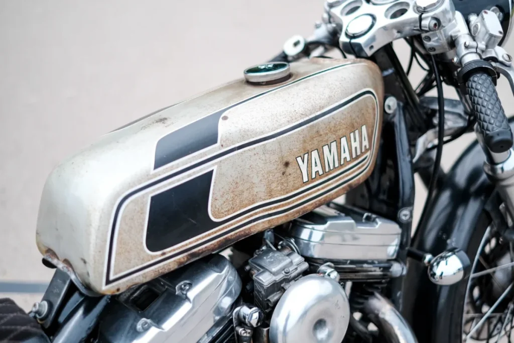 哈雷移植YAMAHA RD50老車油箱改裝細節