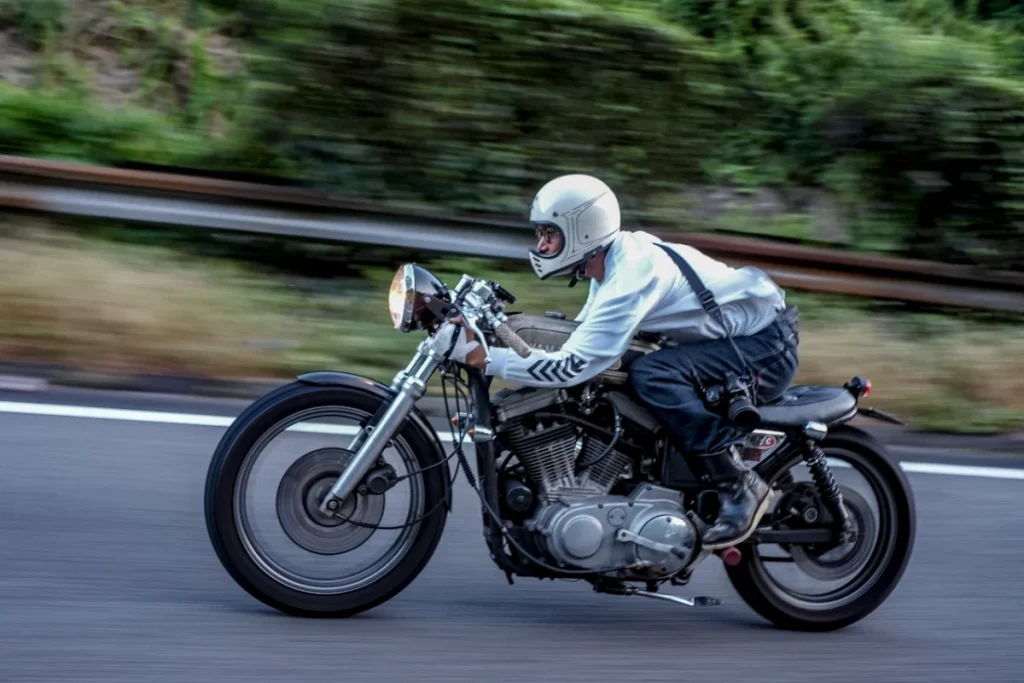 帥氣駕馭 Sportster 的矢野先生。Photo by @shin_883