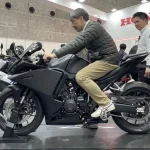 【獨家直擊】CBR400R FOUR 著地感竟比 CB400SF 更好？銀／黑雙色現身，2026大阪車展開發者專訪一次看