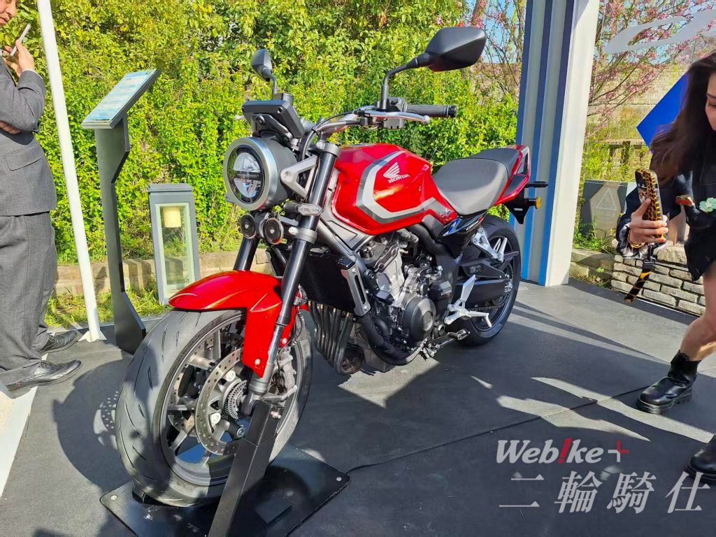 CB500SF烈焰红