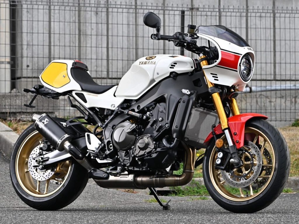 2023 年： 推出致敬 1983 年 RZ250R 的“Authentic Sports Blood Line”外装组（售价 22 万日圆）。