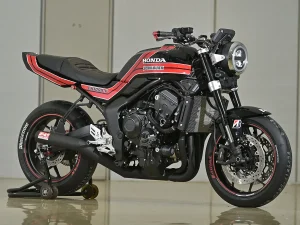 吉村 Yoshimura 2026 东京摩托车展现场直击：从 CB1000F 短管到 GSX-R1100 复刻外壳，6 台最强改装车全解析