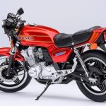 巨摩郡 CB750F 傳奇回歸！AUTOart 推出 1/12《極速狂飆》精裝模型，附贈經典安全帽