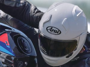 【速報】2026 Arai X-SNC 全新頂級街頭安全帽/頭盔登場！繼承 RX-7X 旗艦防護與極致輕量化，售價規格總整理