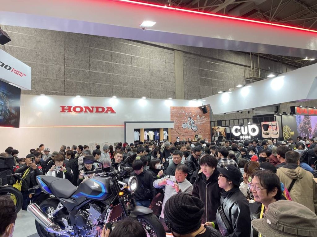 Honda 展區早已擠滿人潮