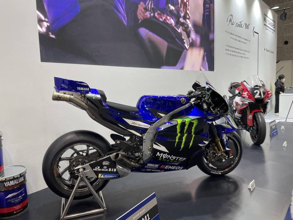 2026 Yamaha MotoGP V4 引擎赛道机器 2026大阪摩托车展现场细节直击。