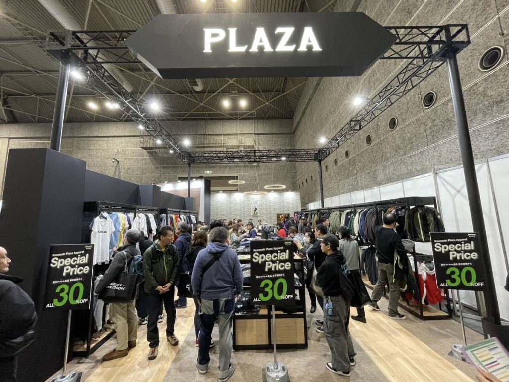Plaza 专区： 现场以特别折扣贩售 Kawasaki 原厂服饰配件！身为川崎车主绝对不容错过。
