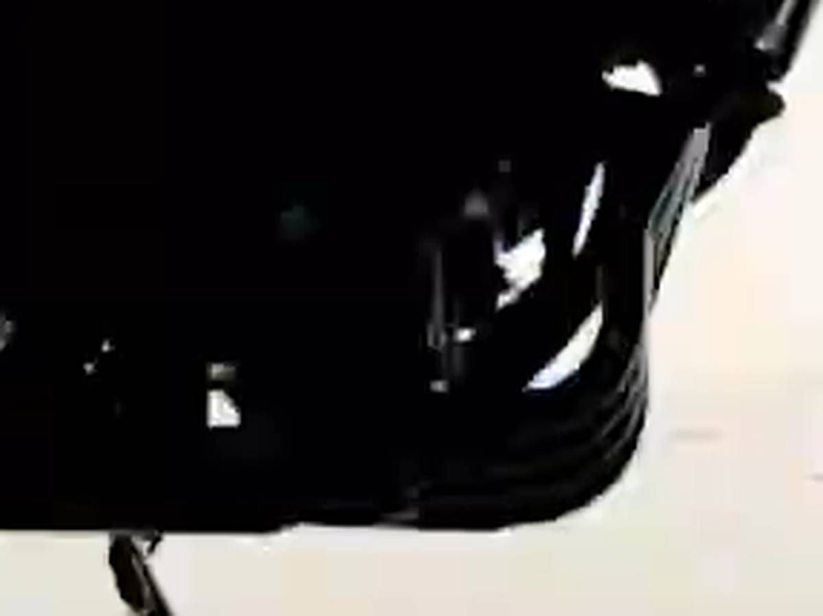 Honda 2026 预告片中的四缸排气管细节，疑似为新型 CB400SF