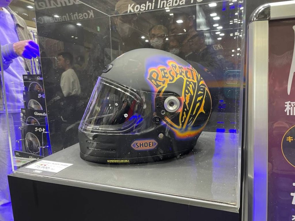 此款为“Glamster Koshi Inaba”。以消光黑为主轴,加入特别设计元素。