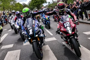 2026 Le Mans 利曼 24 耐車手大遊行現場直擊：聖朱利安大教堂大合照，EWC 賽事前哨戰引爆利曼市中心！