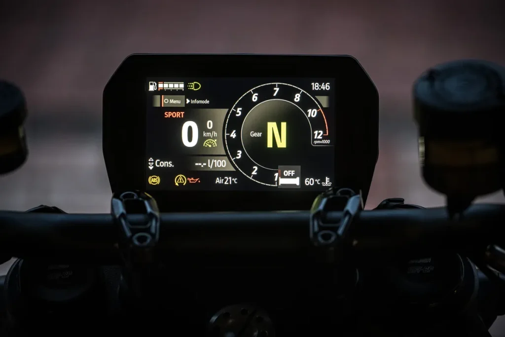 Ducati Monster TFT 仪表与电控系统