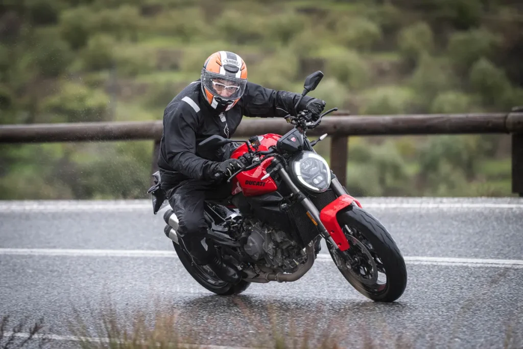 Ducati Monster Pirelli Diablo Rosso IV 轮胎