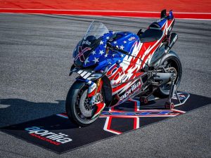 全球限量 30 台！Aprilia X 250TH 發表：首創市售碳纖維煞車與 240 HP MotoGP 級動力