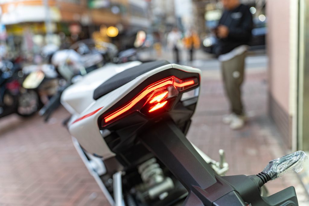 整合式LED尾燈，更有代表「ZXMOTO」的Z字樣