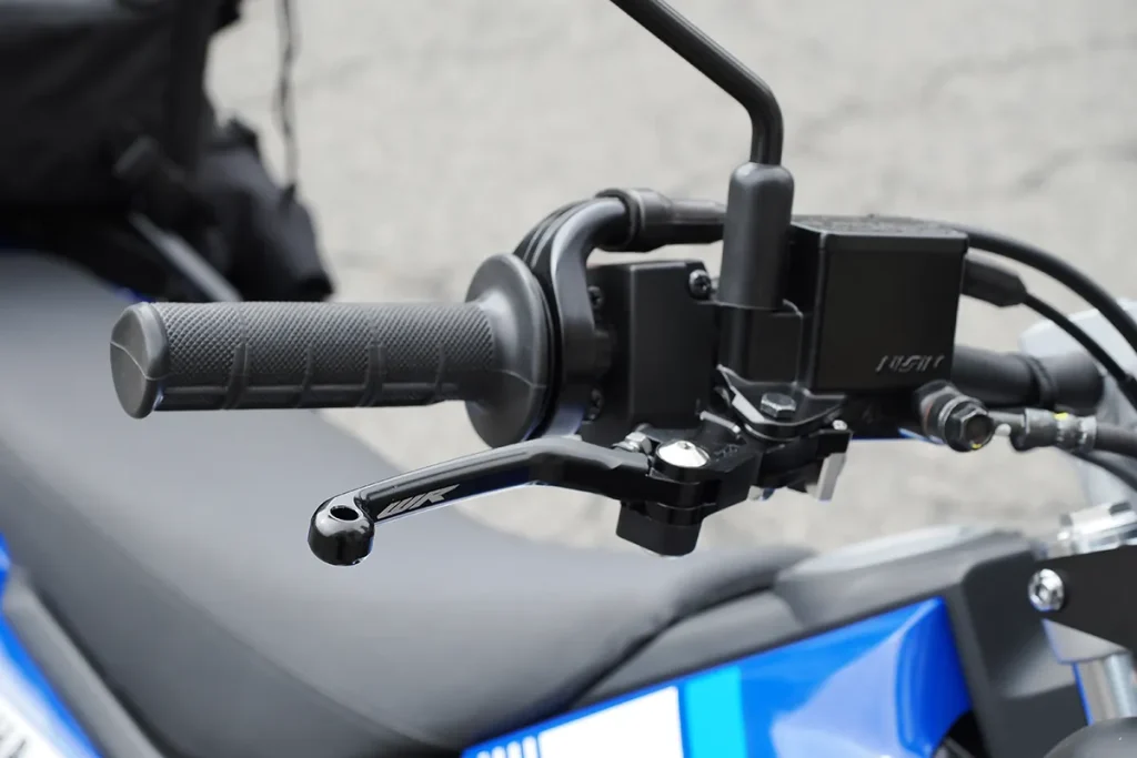 可折式煞车拉杆：含税 8,250 日圆