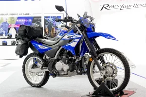 【2026東京車展實錄】Yamaha WR125R 原廠改裝全解析｜座高調整、長途旅行配件與最新展示套件整理