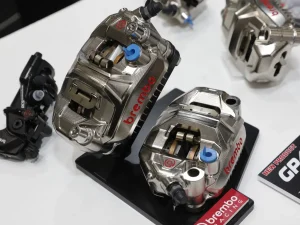 Brembo GP4-MotoGP 深度解析：傳承 MotoGP 賽道科技的頂級一體式切削卡鉗