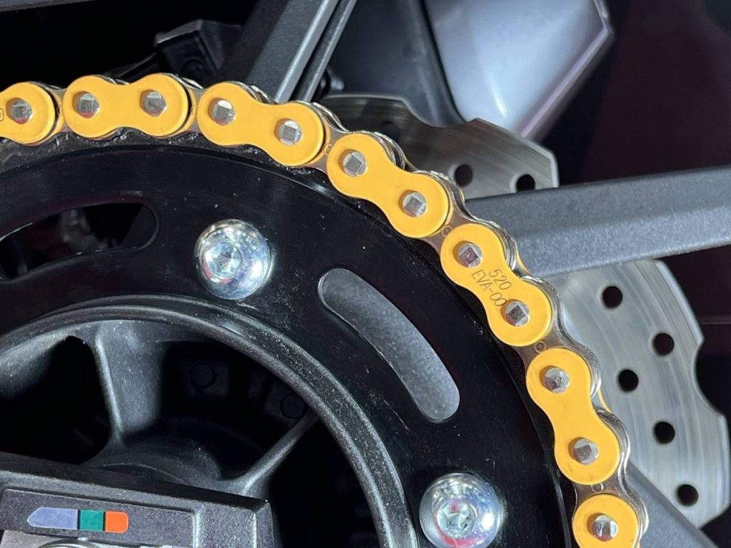 EVA-00 DRIVE CHAIN 黃色鏈板銀色鏈目設計