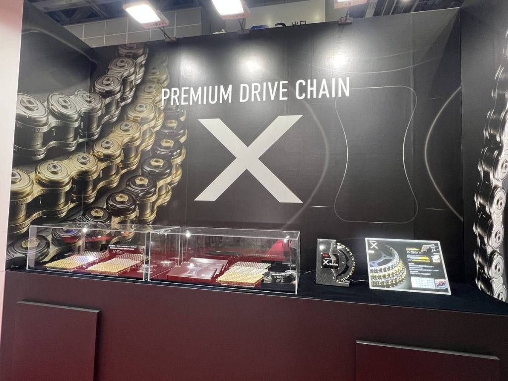 顏色共有金、銀、黑三色。尺寸同樣有三種可供選擇。 D.I.D 全新旗艦「X」系列將於今年 7 月閃耀登場