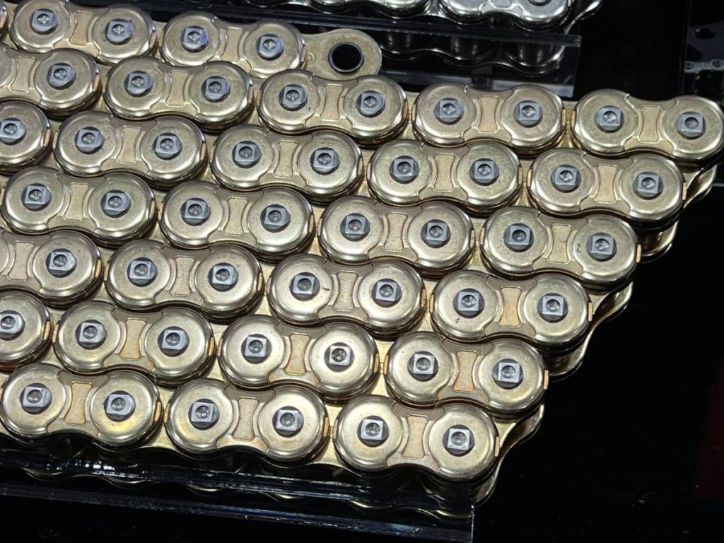 X-Series 鏈條 鍛造鏈板與Dimple插銷細節