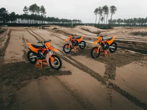 2027 KTM SX 系列正式發表！9款越野車全數續推　新塗裝強化廠車戰鬥感