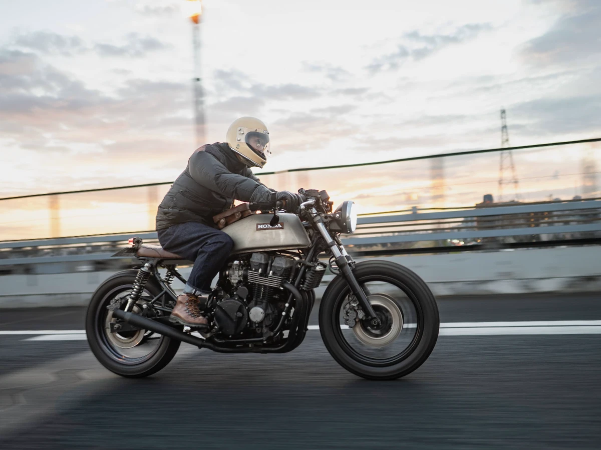 【HONDA CB750 Cafe Racer 改裝】RC42 氣冷四缸化身舊化風咖啡賽車｜異種流用打造獨特經典街車