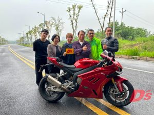 【重庆直击】解构“张雪”速度！香港总代理 DSMOTO 参访 ZXMOTO 工厂：三缸怪兽 820RR 实测现身
